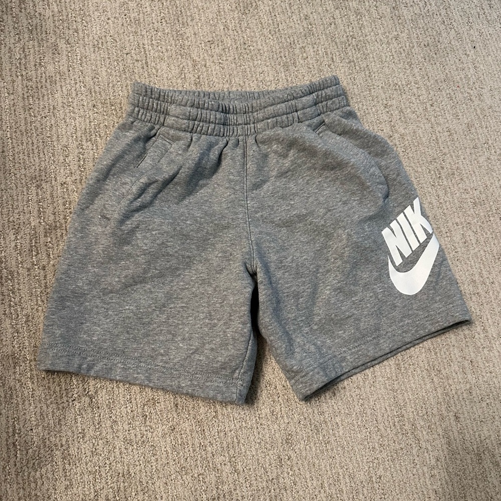 Nike Sportswear club flex boys shorts - youth large